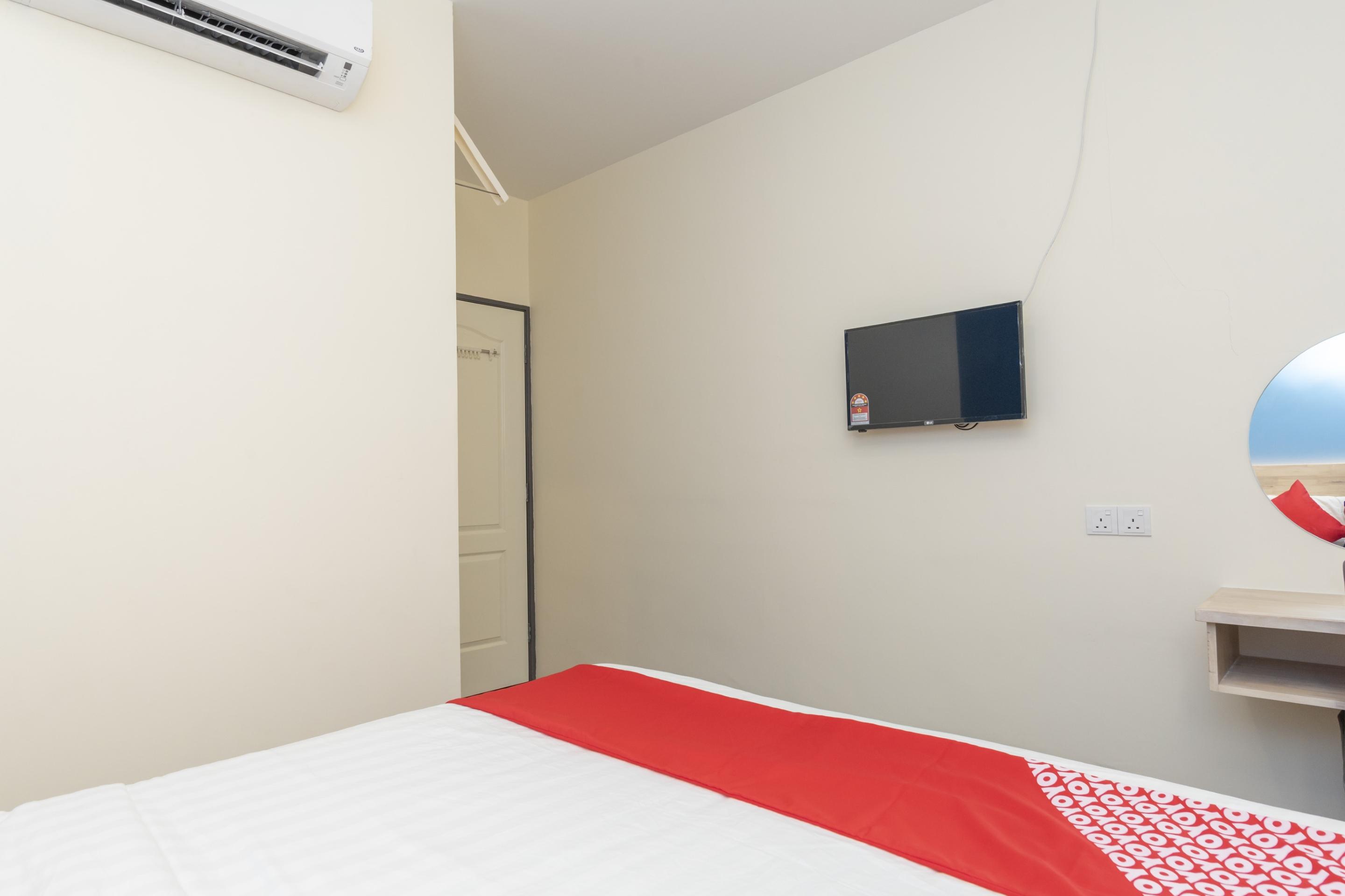 Oyo 778 Bmw 2 Hotel Muar Exterior foto