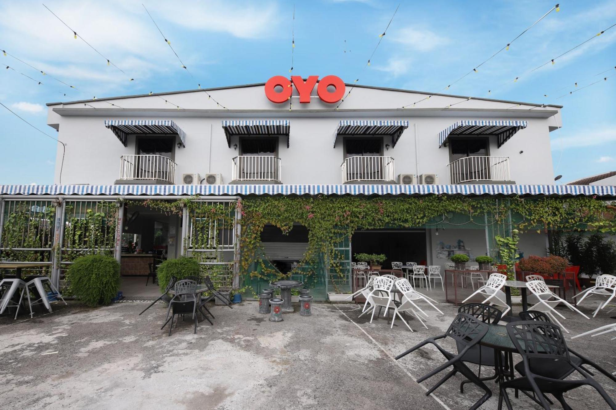 Oyo 778 Bmw 2 Hotel Muar Exterior foto