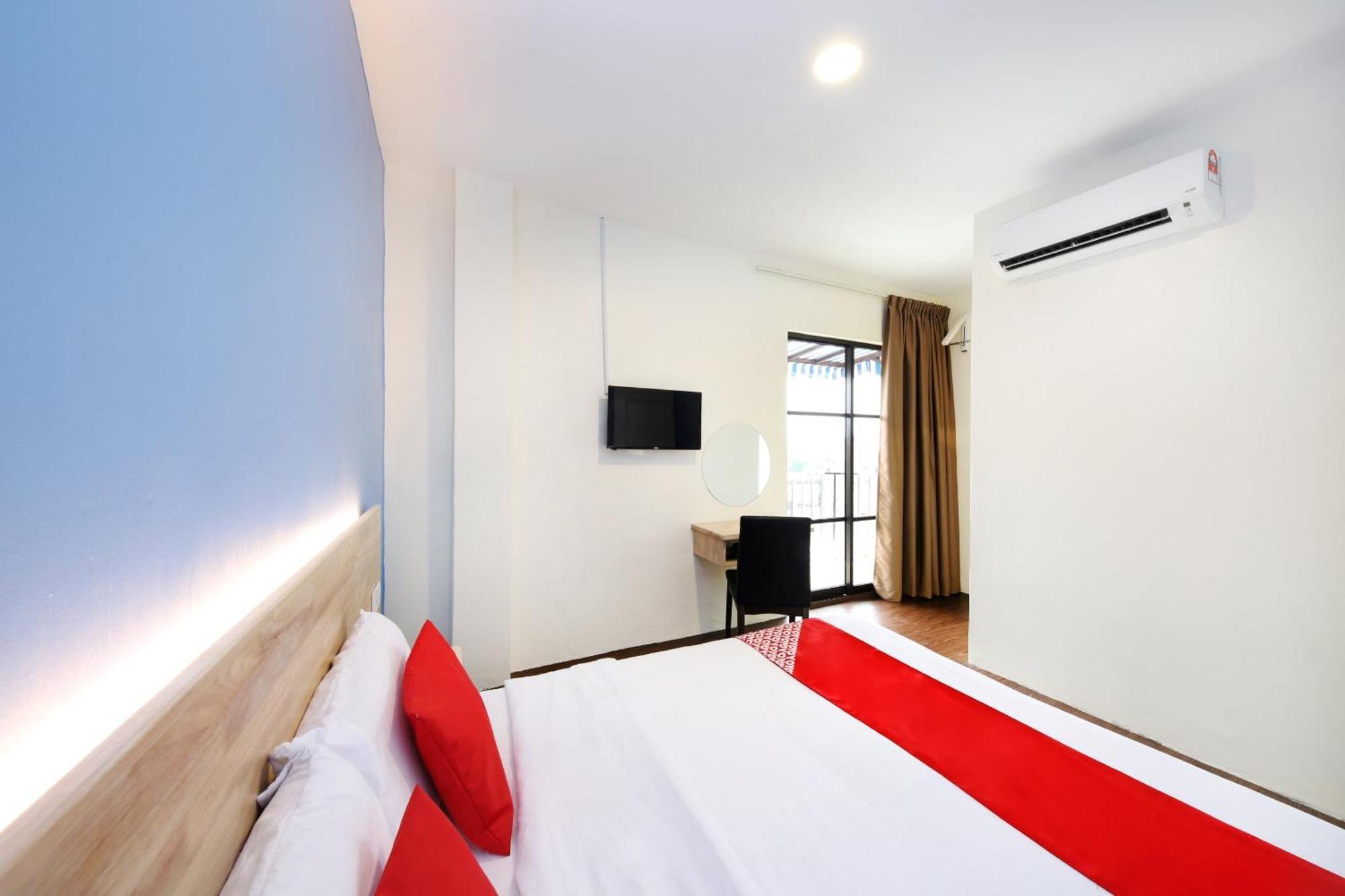 Oyo 778 Bmw 2 Hotel Muar Exterior foto