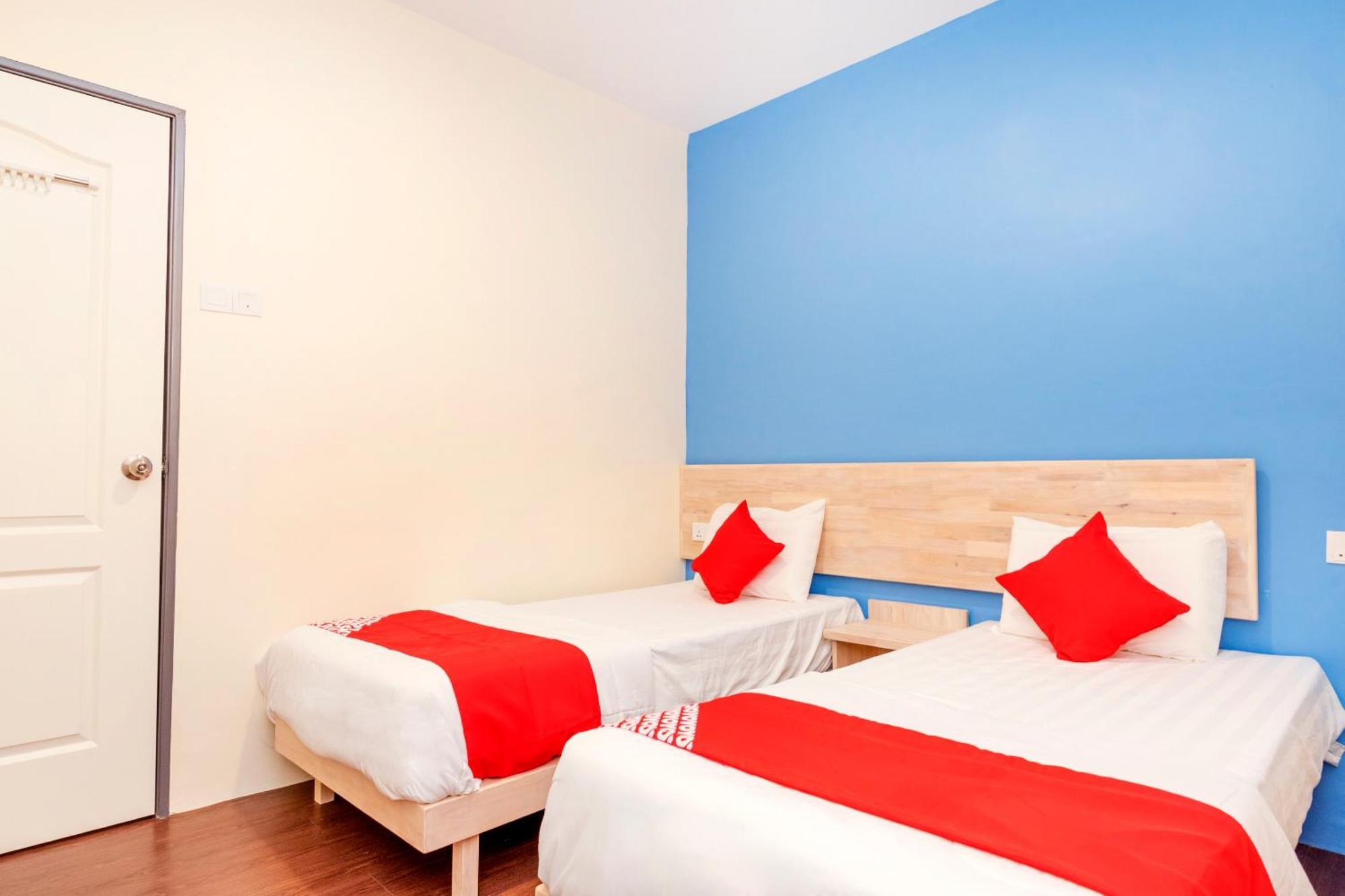 Oyo 778 Bmw 2 Hotel Muar Exterior foto