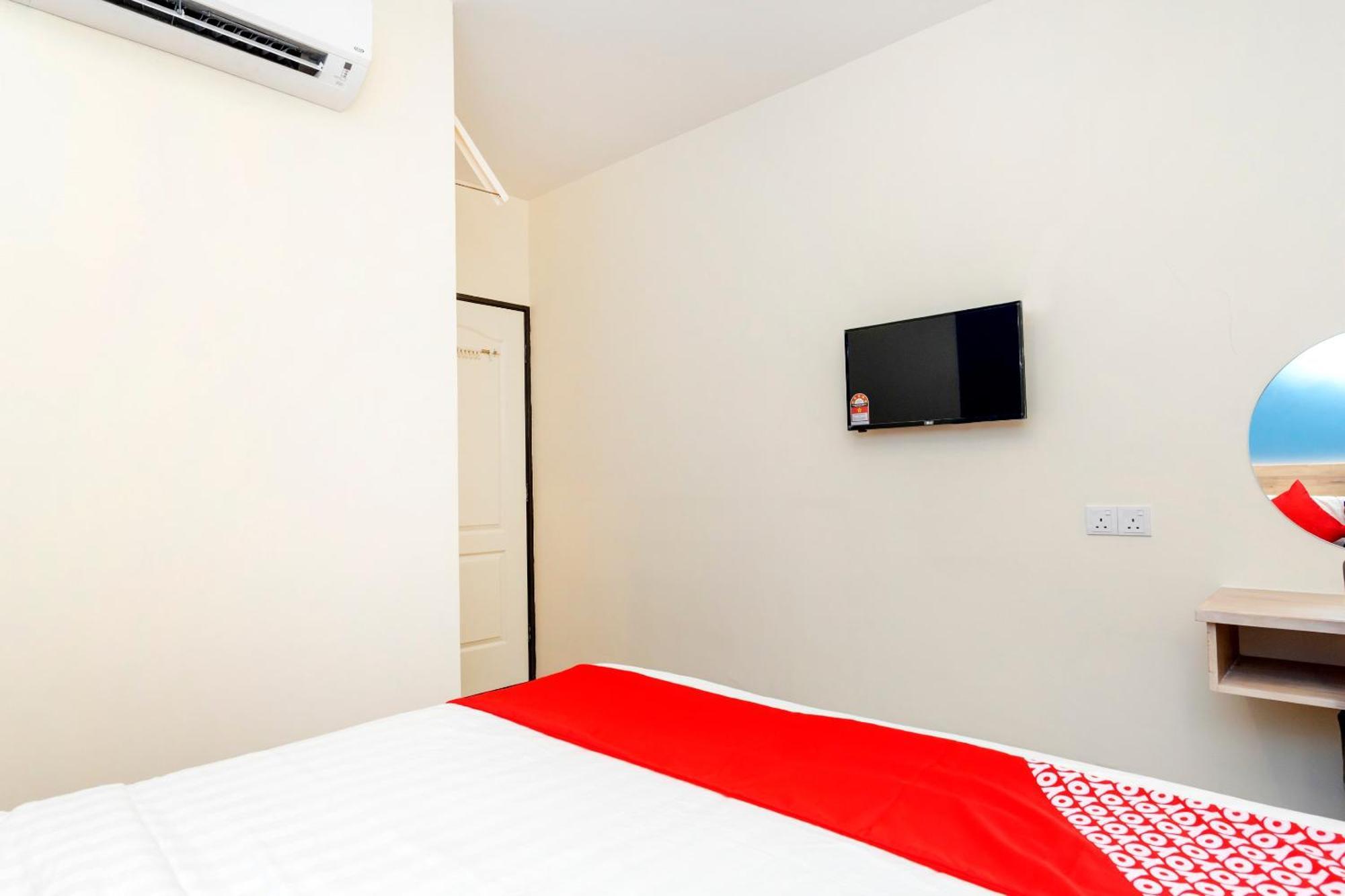 Oyo 778 Bmw 2 Hotel Muar Exterior foto