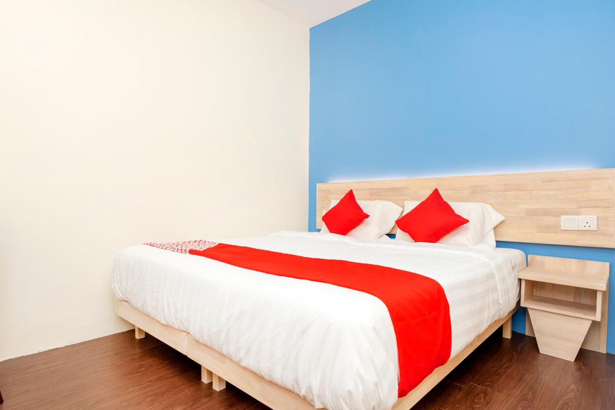 Oyo 778 Bmw 2 Hotel Muar Exterior foto