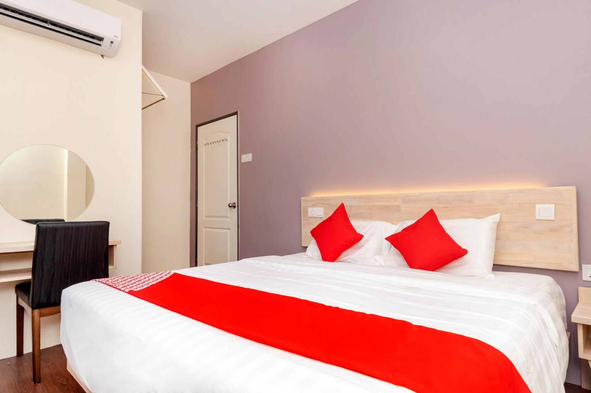 Oyo 778 Bmw 2 Hotel Muar Exterior foto