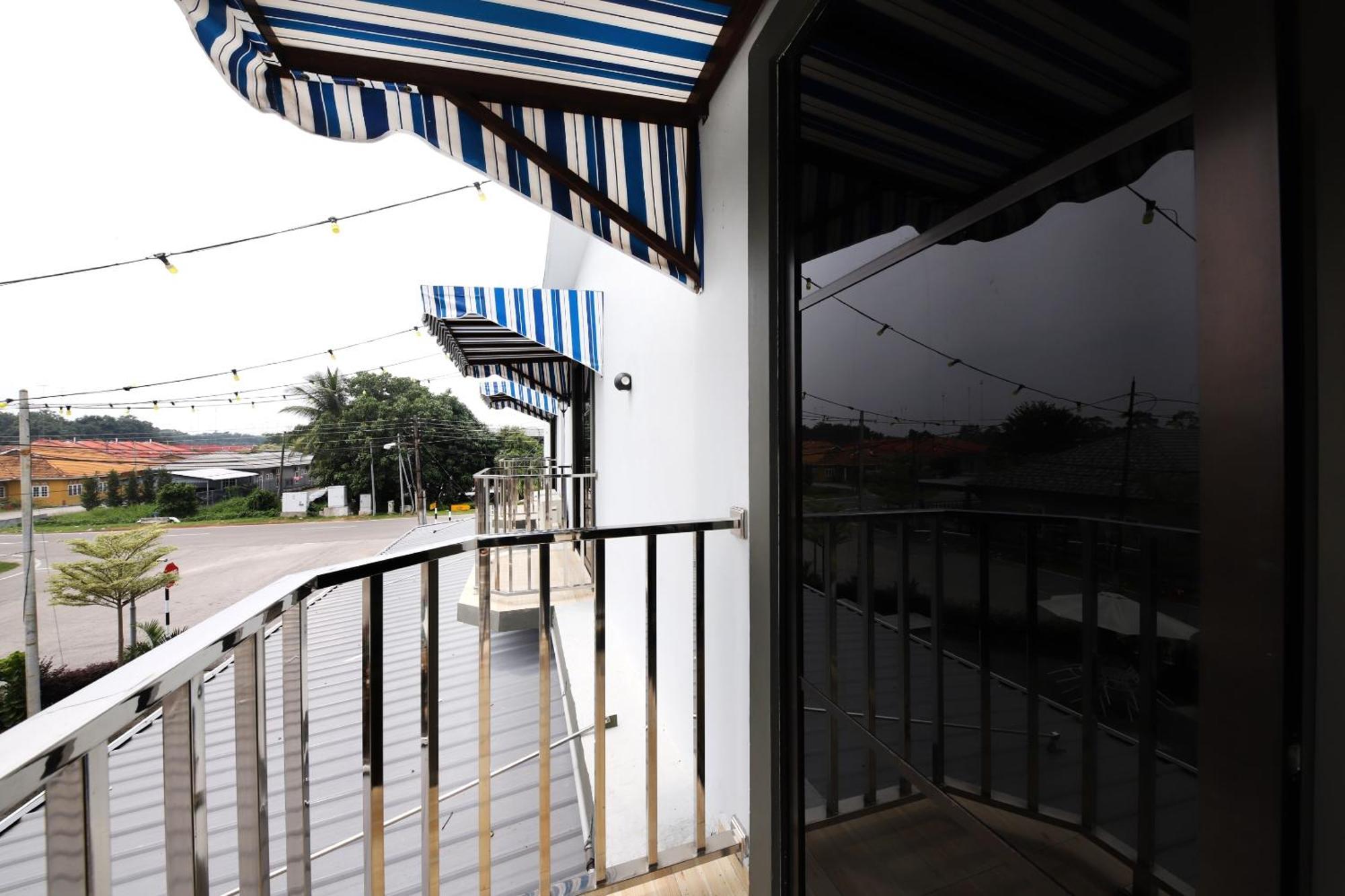 Oyo 778 Bmw 2 Hotel Muar Exterior foto