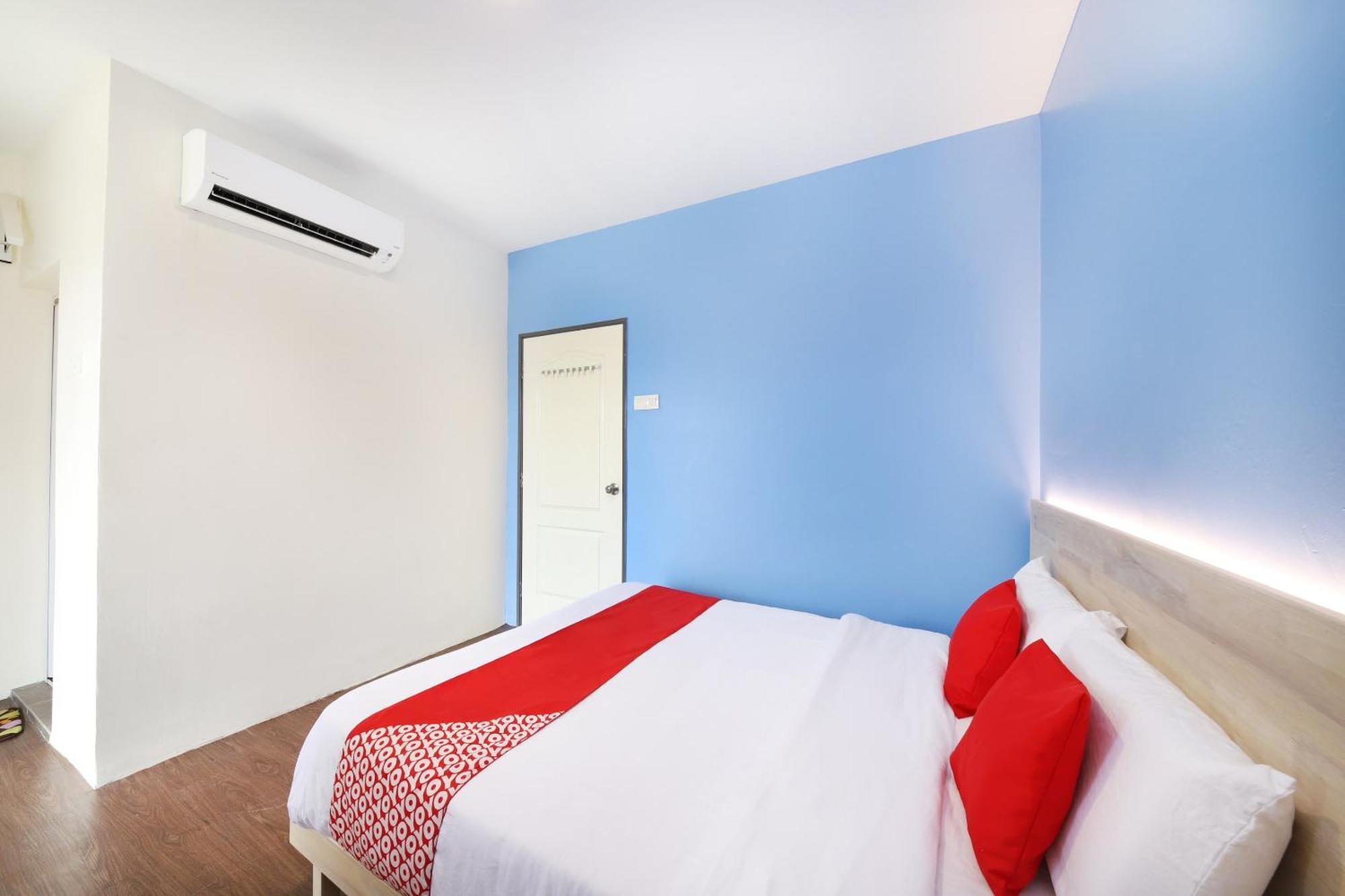 Oyo 778 Bmw 2 Hotel Muar Exterior foto