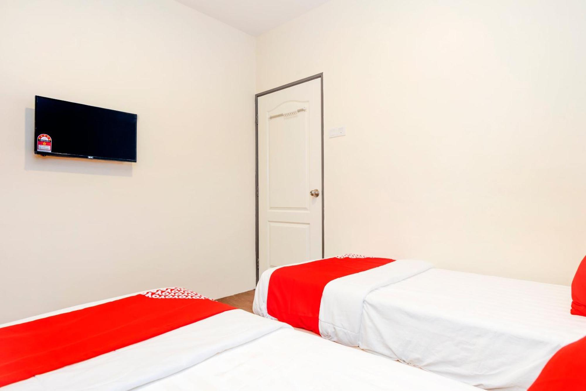 Oyo 778 Bmw 2 Hotel Muar Exterior foto